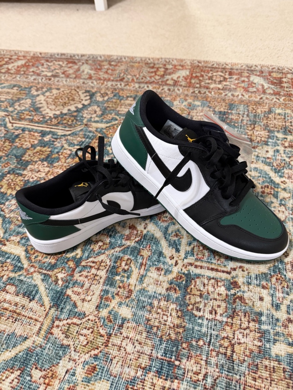 Jordan Low Top Sneakers - Black/White/Green